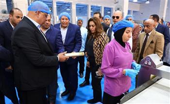   وزيرا التنمية والزراعة يتفقدان مشروعات الوادي الجديد
