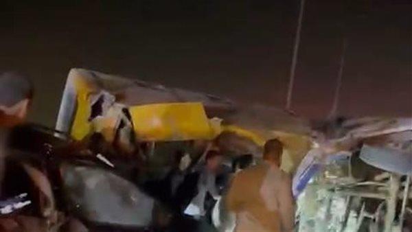 تصادم بين عدة سيارات على طريق السويس الصحراوي