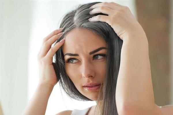 كيف تتخلصين من الشيب المبكر بوصفات طبيعية آمنة