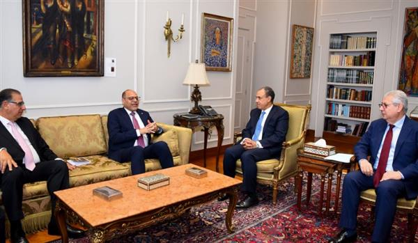 وزيرا الخارجية والعمل يناقشان الهجرة و العمالة المصرية بالخارج
