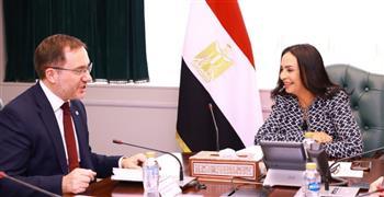 وزيرة التضامن الاجتماعي تلتقي سفير المملكة المتحدة بالقاهرة