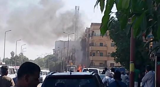 الشيخ هارون تشتعل.. النيران تلتهم عقارًا بأسوان