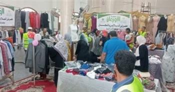   لمسة إنسانية.. توزيع ملابس مجانية على الأسر الفقيرة بالحامول