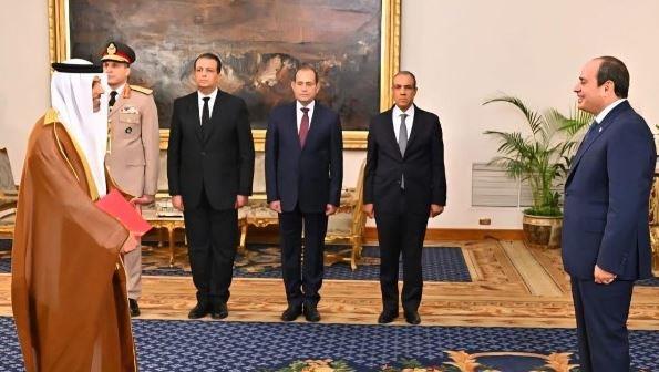 سفير الإمارات يقدم أوراق اعتماده إلى الرئيس السيسي