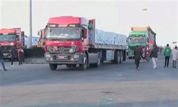   عوض الغنام: أكثر من 400 شاحنة مساعدات عبرت إلى غزة ضمن مبادرة "زاد العزة"