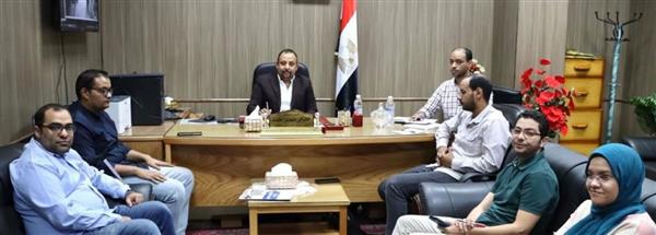 "منصور" يتابع انتظام تدريب أطباء الامتياز بجامعة قنا