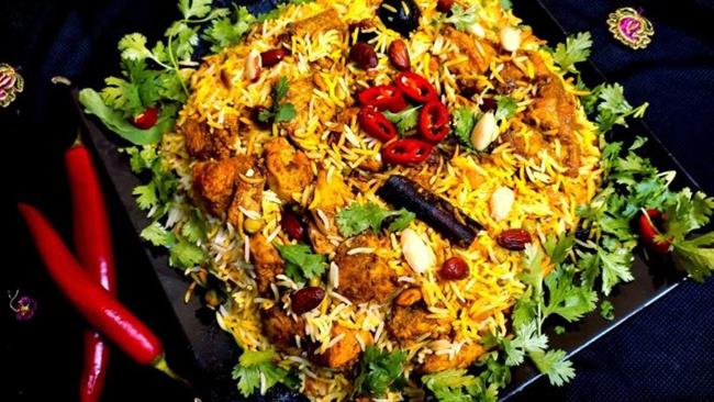 يعشقه الكبار والصغار.. الأرز البرياني بالدجاج