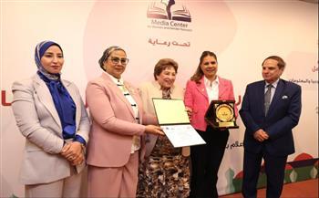 أمل عمار تشارك في المؤتمر العلمى" دور المرأة في التواصل الحضاري"