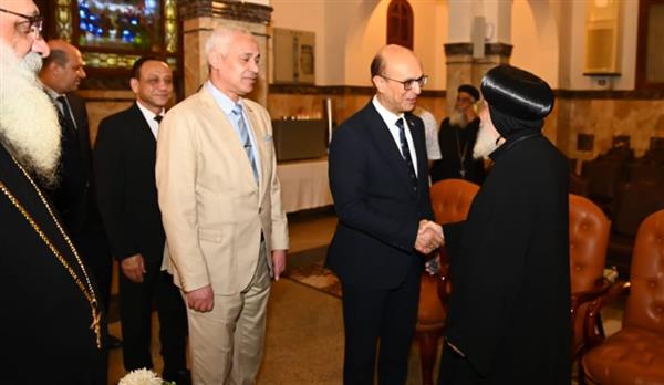 رئيس جامعة أسيوط يستقبل البابا تواضروس