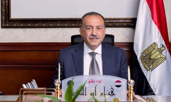 محافظ أسيوط يوجه بتقنين أوضاع الكهرباء وتركيب عدادات قانونية للأهالي