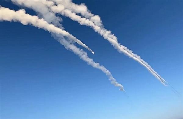 الدفاع الروسية: ضربة صاروخية جوية مكثفة على أهداف في أوكرانيا