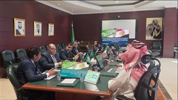    القنصلية المصرية بالرياض ومكتب التمثيل العمالي يبحثان تعزيز التعاون مع الجهات السعودية 