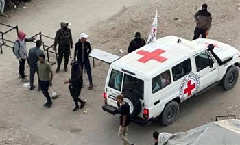 الصليب الأحمر في طريقه لتسلّم جثماني محتجزين إسرائيليين في غزة