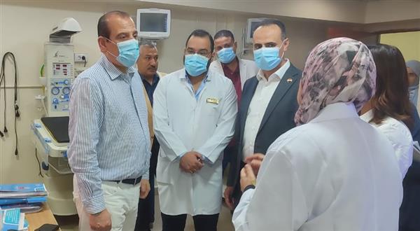 نائب وزير الصحة يتفقد مستشفى بني سويف التخصصي ويوجه بصرف مكافأة أسبوعين للعاملين