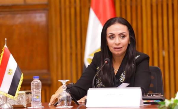 وزيرة التضامن تتفقد جناح "دعم الصناعات الريفية" بمعرض تراثنا