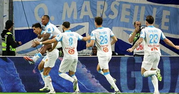 مارسليليا يتصدر الدوري الفرنسي بشكل مؤقت بفوزه على ميتز 3-0