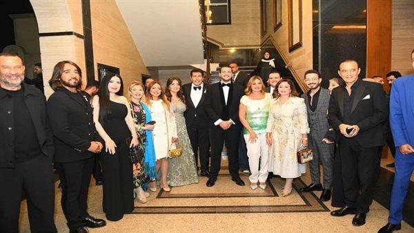 نجوم الفن والإعلام يحتفلون بزفاف نجل الفنان هاني رمزي