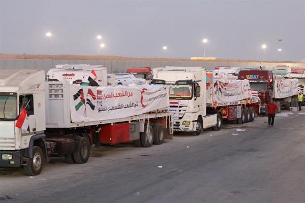 دون توضيح الأسباب.. إسرائيل تعرقل دخول شاحنات المساعدات إلى غزة
