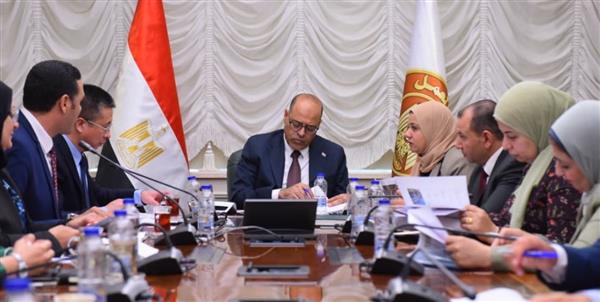 وزير العمل يلتقي وفدًا من شركة هواوي مصر لبحث الملفات المشتركة
