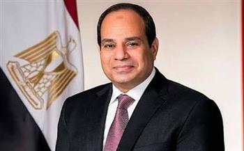   الرئيس السيسي يضع إكليلا من الزهور على قبر الجندي المجهول