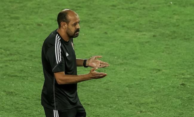 عماد النحاس يستغل توقف الدوري لحل مشكلة دفاع الأهلي