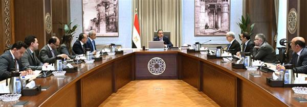 رئيس الوزراء يجتمع مع أعضاء اللجنة الاستشارية للاقتصاد الكلي