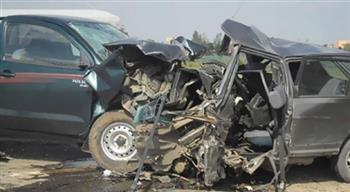   مصرع طفل وإصابة 5 آخرين فى حادث تصادم سيارتين بسوهاج