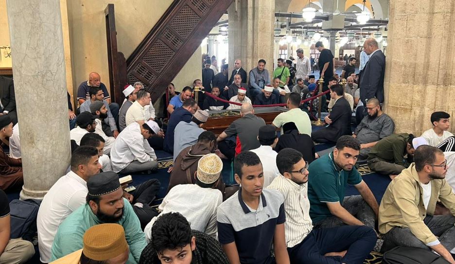 وصول جثمان الدكتور أحمد عمر هاشم إلى الجامع الأزهر