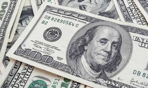 سعر الدولار اليوم مقابل الجنيه.. هبوط اضطراري