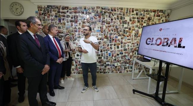 وزير الاتصالات يزور شركتين مصريتين في الأقصر وقنا تقدمان خدمات تكنولوجيا