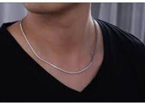   الإفتاء تبين حكم لبس السلاسل الفضة للرجال