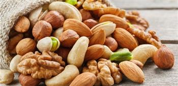   المكسرات تساهم فى انخفاض مستوى الكوليسترول بالجسم