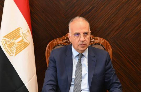 وزير الري يبحث أعمال الصيانة والتأهيل الجارية لحائط رشيد البحري