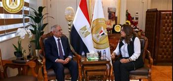   وزيرة التنمية المحلية تبحث مع رئيس الأكاديمية العربية ملفات التعاون المشتركة