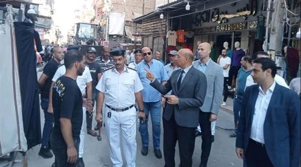 مدير أمن بورسعيد يقود حملة مكبرة لإزالة الإشغالات بشارع التجاري بحي العرب