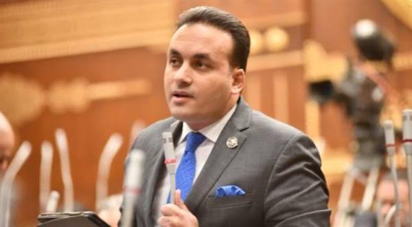 عمرو فهمي يتقدم بأوراق ترشحه لانتخابات النواب عن حزب الجبهة الوطنية