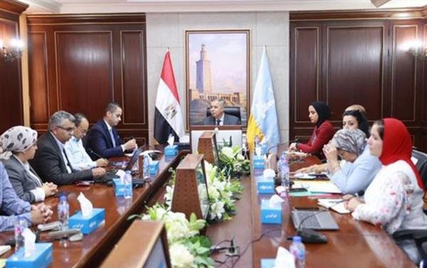 نائب وزير الصحة يبحث مع محافظ الإسكندرية تطوير الخدمات الصحية