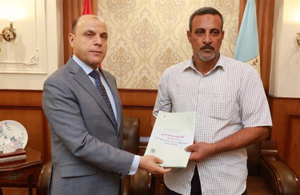 محافظ كفر الشيخ : تسليم 1474 عقد تقنين أراضي دولة للمستفيدين