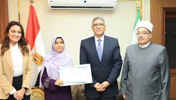 محافظ الجيزة يكرم أوائل الثانوية الأزهرية من أبناء المحافظة.. صور
