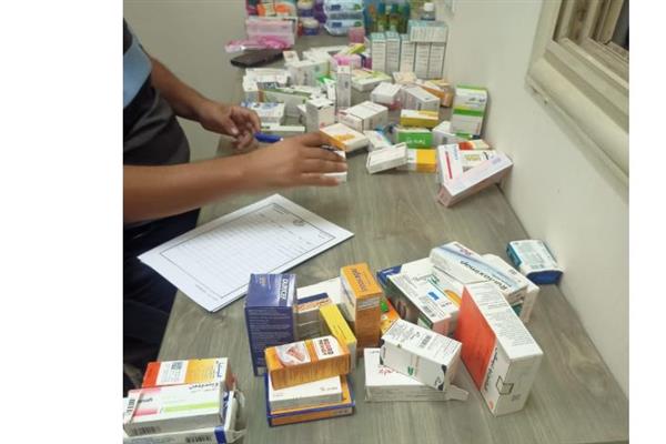 ضبط مخزن أدوية وسجائر مجهولة بأسيوط