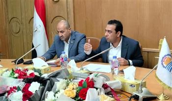   نائب محافظ قنا يبحث مع القيادات التنفيذية آليات تسريع العمل في ملفات التقنين والتصالح