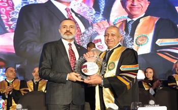   د.اسماعيل عبد الغفار يكرم السفير القطرى تقديرًا لدعمه المتواصل لمسيرة التعاون الأكاديمي العربي.