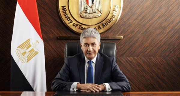 بالعملات والطوابع التذكارية ..تعاون بين السياحة والآثار والاتصالات بالتزامن مع افتتاح المتحف الكبير