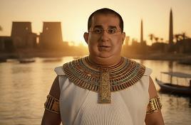 احتفالًا بافتتاح المتحف المصري الكبير.. أحمد حلمي يُشارك في تريند الصور الفرعوني