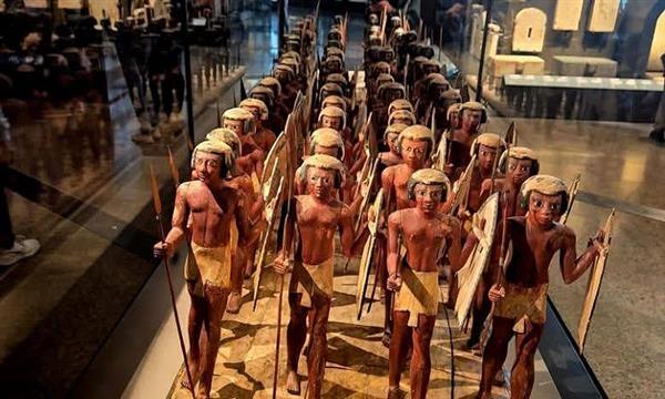 المتحف المصري الكبير .. خبير أثري: فأس نادر عمره 700 ألأف عام