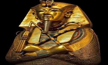   مدير « المتحف المصري الكبير »: تحديات كبيرة في ترميم الأخشاب والبرديات ومجموعة توت عنخ آمون