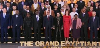   صورة تذكارية مع المشاركين في حفل افتتاح المتحف المصري الكبير