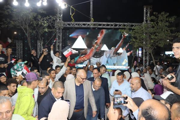 محافظ القليوبية يشارك المواطنين الاحتفال بافتتاح المتحف المصري الكبير