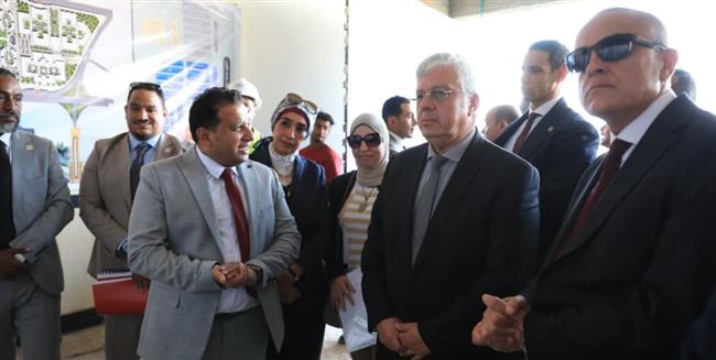 وزير التعليم العالي يتفقد المشروعات الجاري تنفيذها بجامعة الأقصر