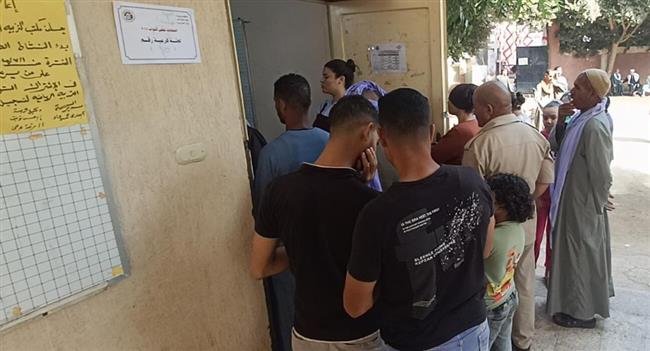 إقبال لافت من السيدات وكبار السن على لجان المنيا في انتخابات النواب